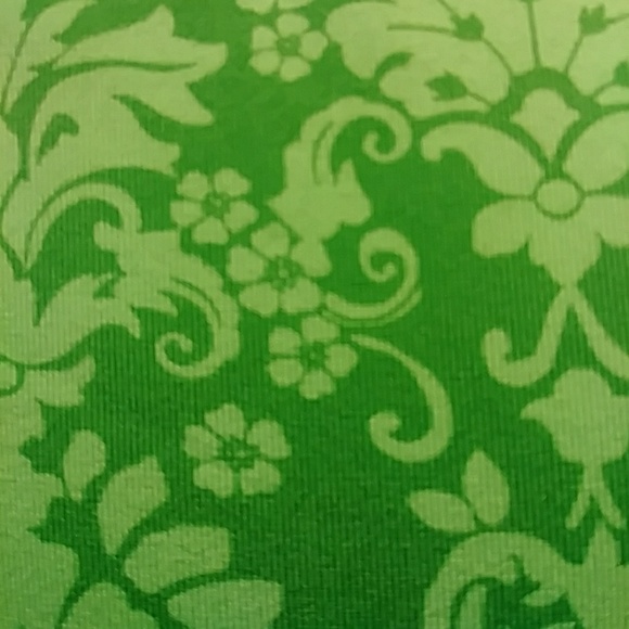 ATHLETA WORK OUT TOP - LIME GREEN SIZE SMALL - Picture 4 of 8